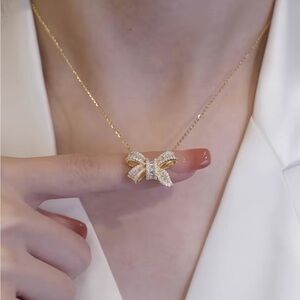 Elegant Gold Bow Necklace